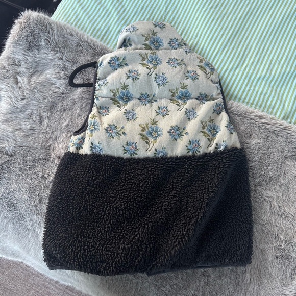 Sandy Liang Floral Patterned Black Fleece Vest - Picture 4 of 9